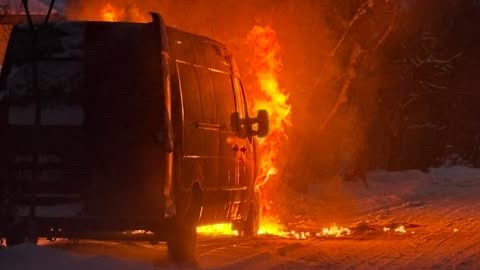 Kigyulladt egy kisteherautó Biatorbágyon