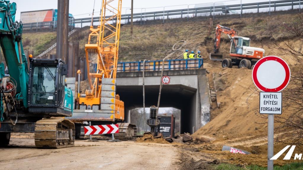 Április helyett csak nyáron nyitható meg egy sávon a Torbágyi út