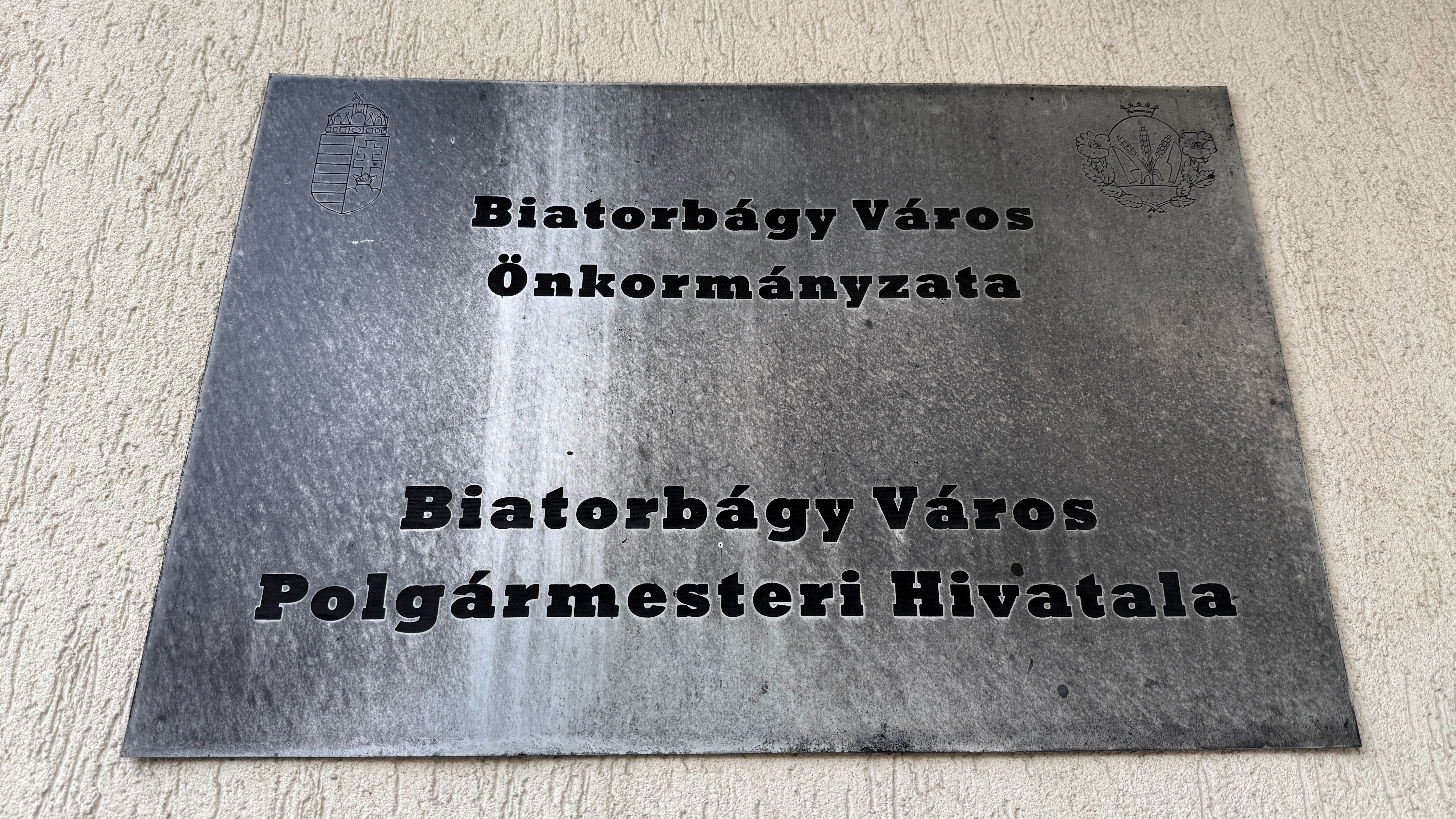Kóbor kutyák elhelyezése, értékvédelmi viták, új tűzoltóbázis és a szőlőhegyi égetés – ülésezett a Városfejlesztési Bizottság