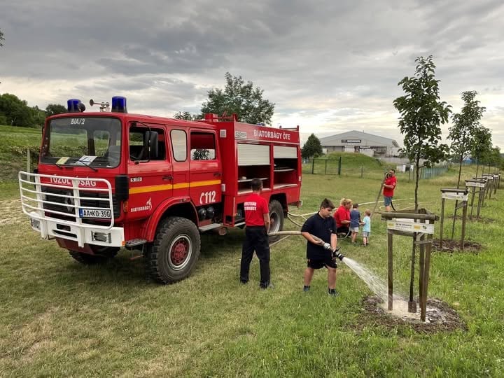 Közösségi öntözés a Füzes-patak partján