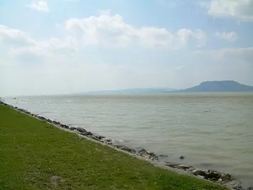 Az üdülő mindössze 25 méterre van a parttól