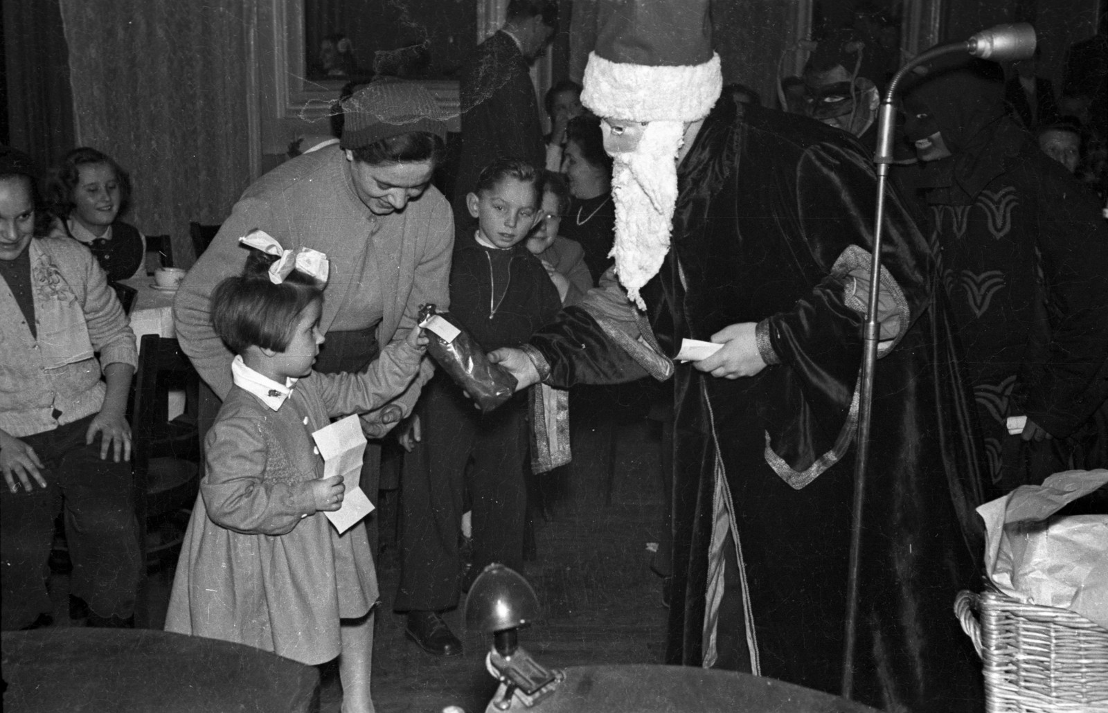 Mikulás egy iskolában 1953-ban / Fotó: fortepan.hu